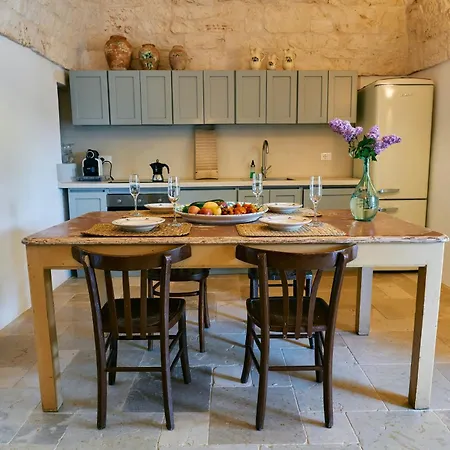 18th Century Saracen Trullo In Valle D'itria * Ostuni
