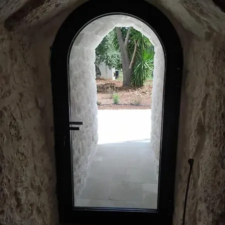 18th Century Saracen Trullo In Valle D'itria * Ostuni