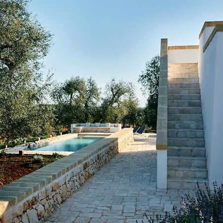 18th Century Saracen Trullo In Valle D'itria オストゥーニ